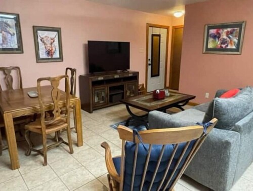 Peek-a-Moo Apt w/patio, paddle boating