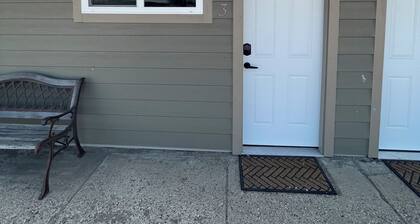 Dakota Landing Cabins & Motel: Room #3-Cozy, newly remodeled motel room