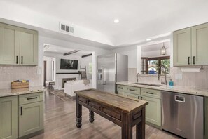 Fridge, microwave, oven, stovetop - Baja Rosa- Private home w Casita and Heated Pool (Phoenix)