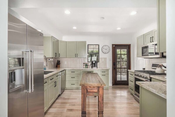 Fridge, microwave, oven, stovetop - Baja Rosa- Private home w Casita and Heated Pool (Phoenix)