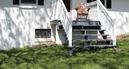 COZY LAKE & SKI HOME FOR FAMILY OF 5 - BRING YOUR DOG!