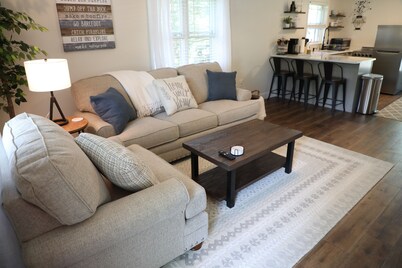 COZY LAKE & SKI HOME FOR FAMILY OF 5 - BRING YOUR DOG!