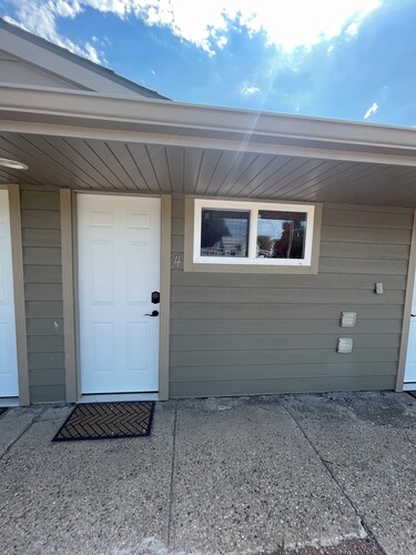 Dakota Landing Cabins & Motel: Room #4-Cozy, newly remodeled motel room