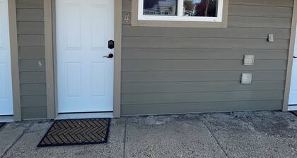 Dakota Landing Cabins & Motel: Room #4-Cozy, newly remodeled motel room