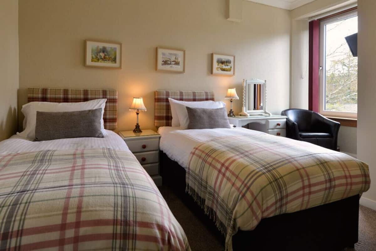Basic Twin Room | Free WiFi, bed sheets