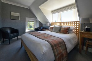 Signature Double Room | Free WiFi, bed sheets - The Poplars Guest House (Pitlochry)