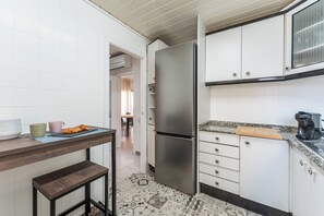 Appartement Familial | Cuisine privée | Grand réfrigérateur, micro-ondes, four, plaque de cuisson
