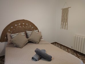 Appartement Familial | Bureau, espace de travail pour ordinateur portable