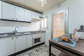 Familjelägenhet | Eget kök | Stort kylskåp, mikrovågsugn, ugn och spishäll