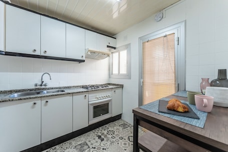 Family Apartment | Private kitchen | Full-size fridge, microwave, oven, stovetop