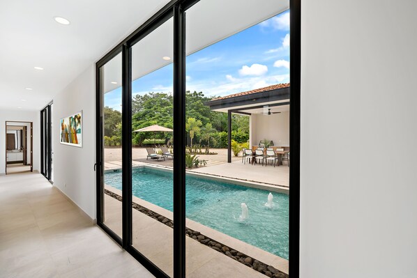 حمّام سباحة خارجي