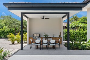 تناول الطعام بالخارج