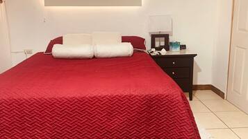 2 bedrooms, desk, laptop workspace, blackout curtains