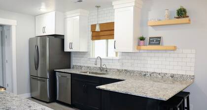 Recently Renovated, great location, close to freeway, lakes, slopes, and more.