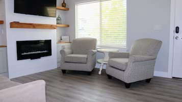 Smart TV, fireplace