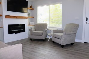 Smart TV, fireplace - Recently Renovated, great location, close to freeway, lakes, slopes, and more. (Lindon)