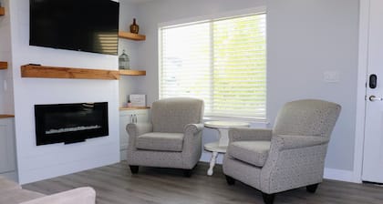 Recently Renovated, great location, close to freeway, lakes, slopes, and more.