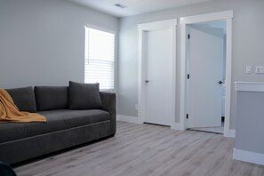 Interior - Recently Renovated, great location, close to freeway, lakes, slopes, and more. (Lindon)