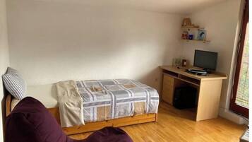 1 bedroom, WiFi, bed sheets