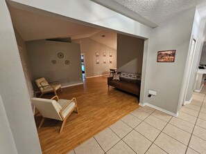 Smart TV - Adventure Coast: 4/2, Near Spring and Beach, Big Yard, Fenced (Spring Hill)