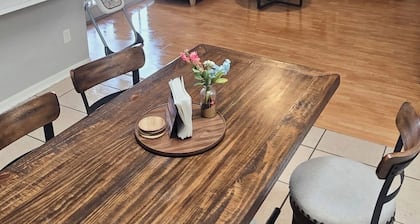 Adventure Coast: 4/2, Near Spring and Beach, Big Yard, Fenced