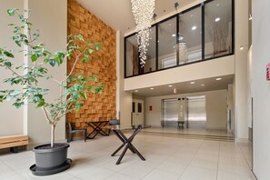 Interior - 3 bedroom, 2 bathroom condo on Mara Lake with Pool and Boat Slip (Sicamous)