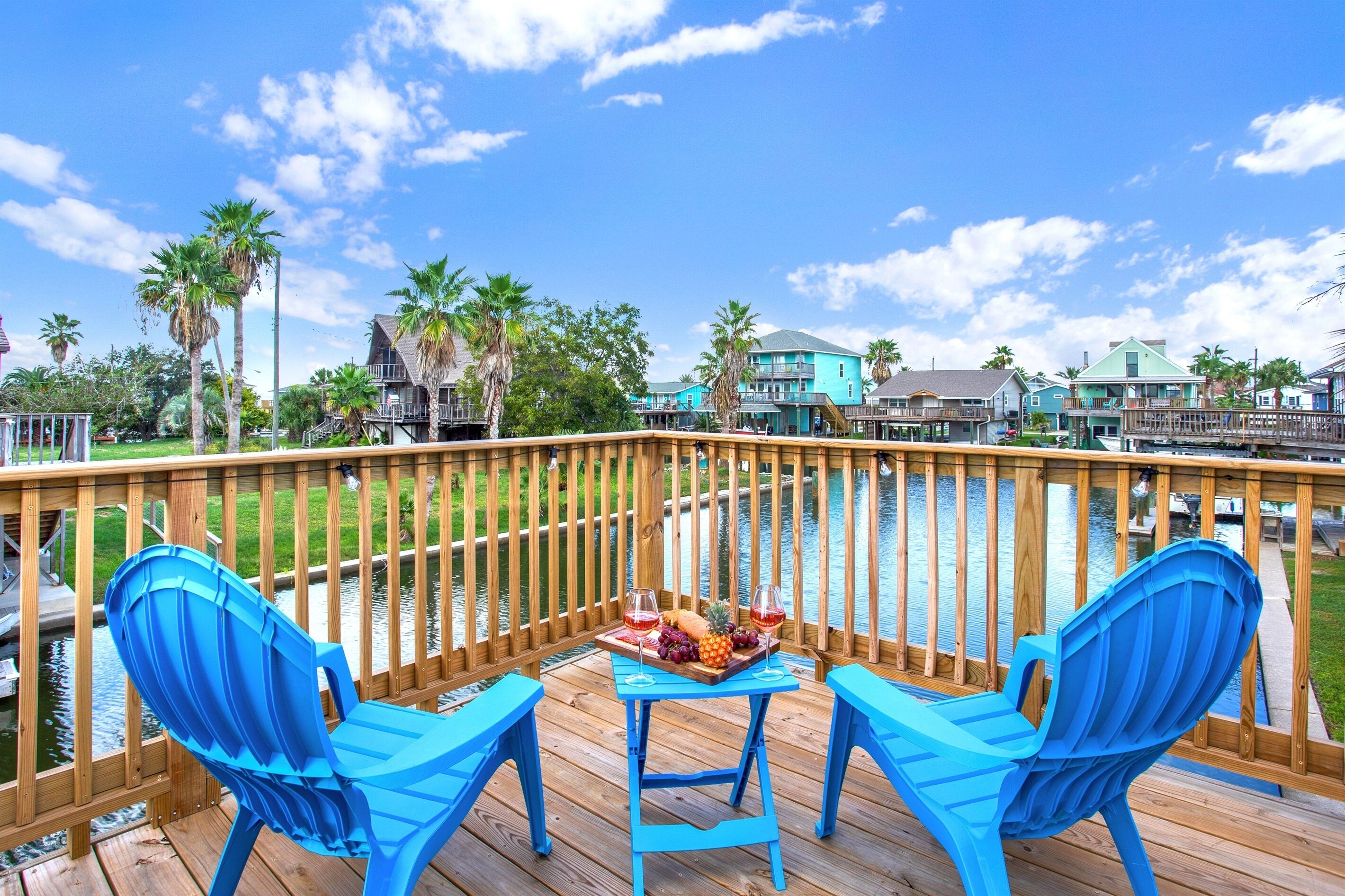 *Waterfront* On The Canal Bring Ur Boat! Fresh Style! Close To Beach! Huge Deck!