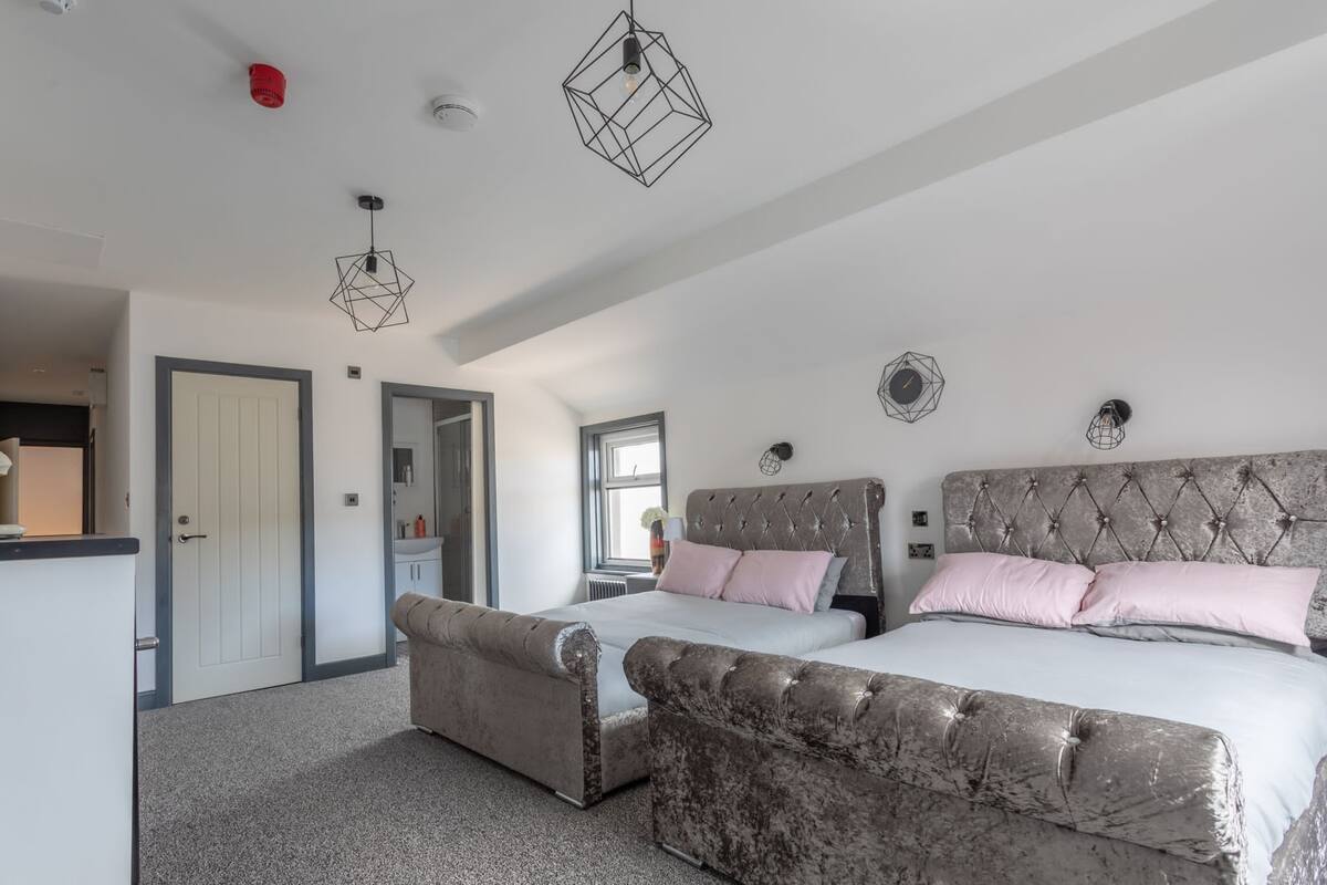 Family Twin Room | Iron/ironing board, free WiFi, individually decorated
