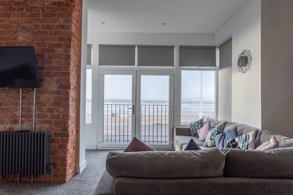 Panoramic Suite | Iron/ironing board, free WiFi, individually decorated