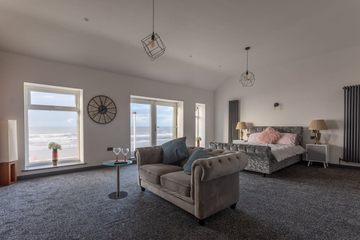 Superior Room, 2 Double Beds, Ocean View, Sea Facing | Iron/ironing board, free WiFi, individually decorated