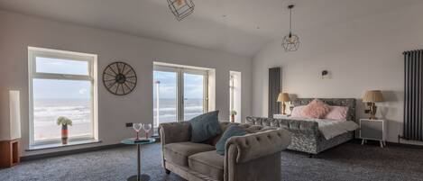 Superior-huone, 2 parisänkyä, valtamerinäköala, meren rannalla | Yksilöllisesti sisustettu, yksilöllisesti kalustettu
