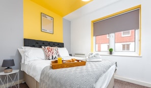 2 bedrooms, desk, iron/ironing board, Internet