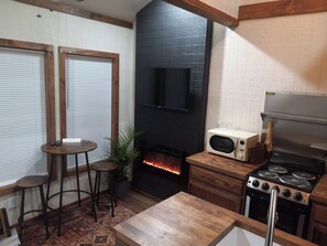 Kylskåp, mikrovågsugn, ugn och spishäll