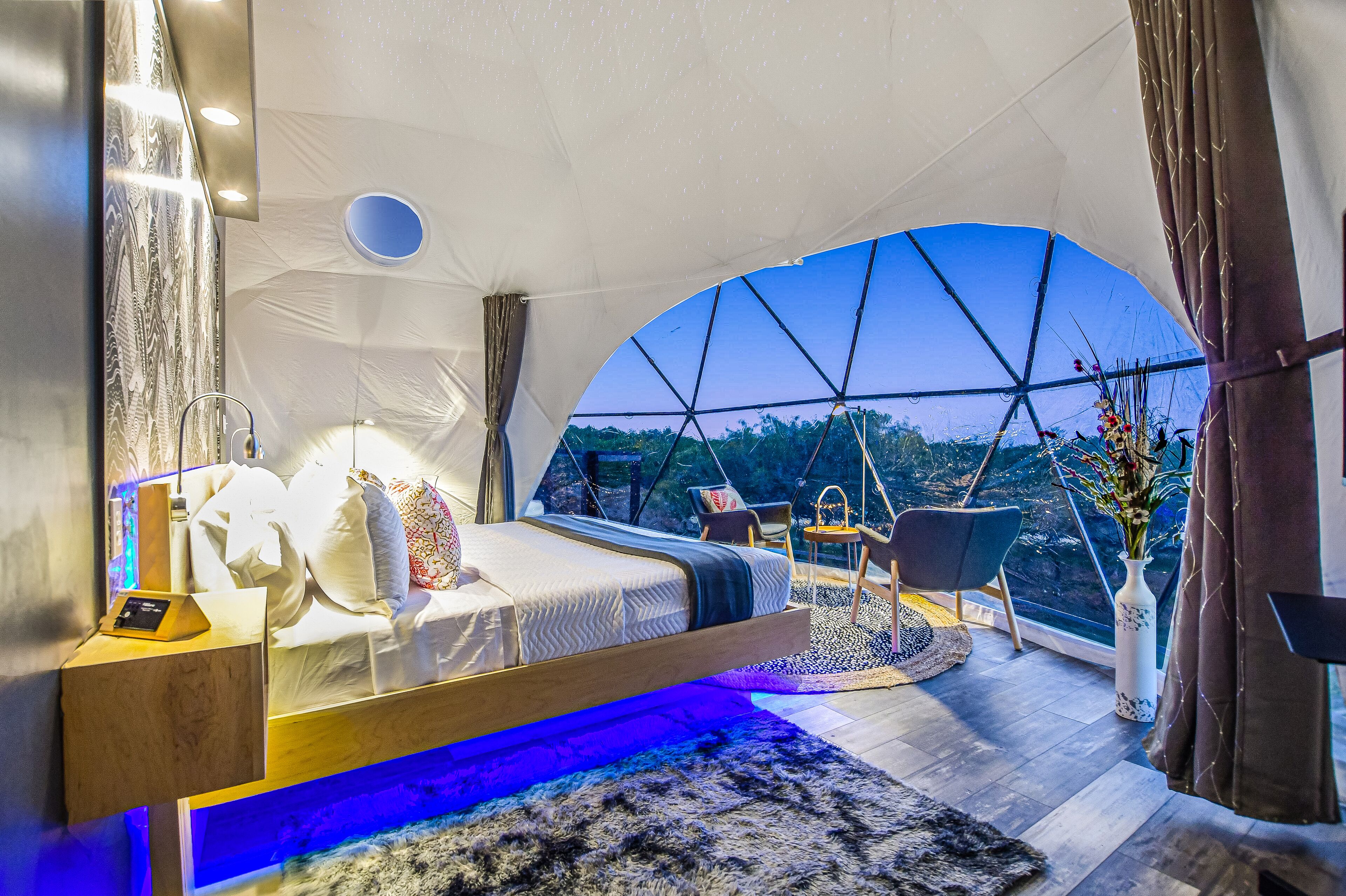 免费 WiFi、床单