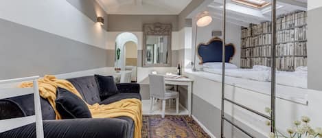 1 bedroom, desk, WiFi, bed sheets
