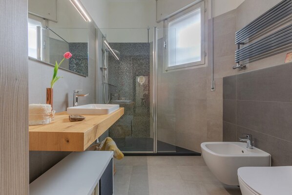 Dusche, Bidet