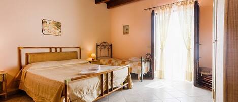 1 Schlafzimmer, Bügeleisen/Bügelbrett, Bettwäsche