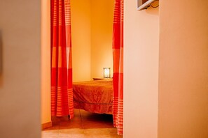 1 soveværelse, strygejern/strygebræt, sengetøj