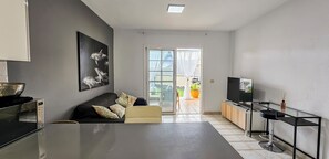 TV - Sunny Garden 1 BR Apartment Arona (Santa Cruz de Tenerife)