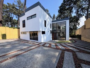 Exterior - Deluxe home at the heart of Avandaro (Valle de Bravo)