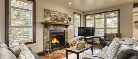 Télévision, cheminée