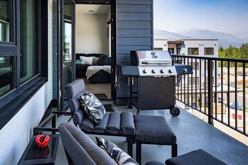 Slopes and Green by Revelstoke Vacations