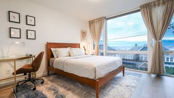 2 bedrooms, desk, iron/ironing board, travel crib