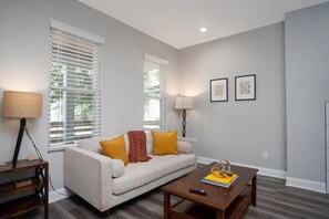 Smart TV - Charming 4 Bedroom Home Near Downtown Columbus with Garage Parking and Backyard. (Columbus)