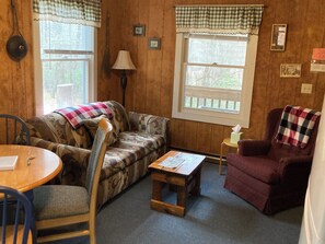 TV - 2BR Hickory Hideaway (Brevard)