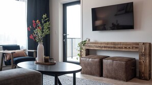 Leilighet | Oppholdsområde | En 40-tommers Flatskjerm-TV med digitale kanaler