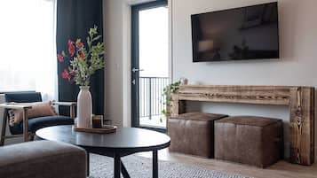 Condo | Área de estar | TV de tela plana 40 polegadas com canais digitais