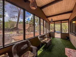 Interior - Sedona Perfect! Charming Guest House on 5 Acre Gated Estate boardering Oak Creek (Sedona)