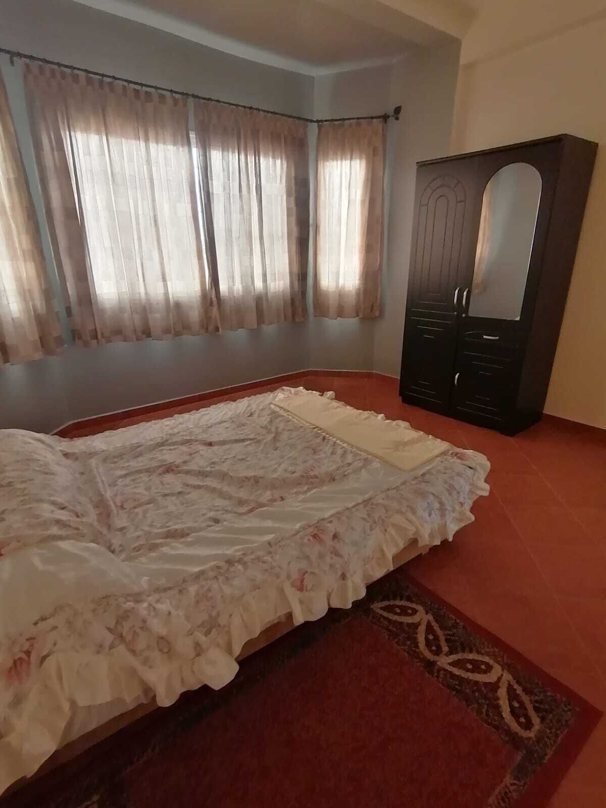 3 bedrooms, iron/ironing board, bed sheets