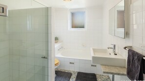 Shower - Marese 6 - Cosy and Tranquil Beachfront Unit (Avoca Beach)